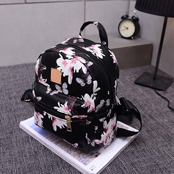 Handbags - 🖤🌺Mini Floral Backpack
